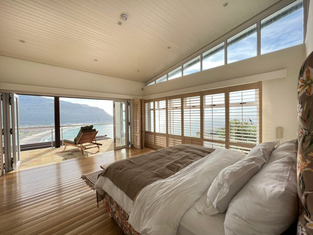 Maindbedroom